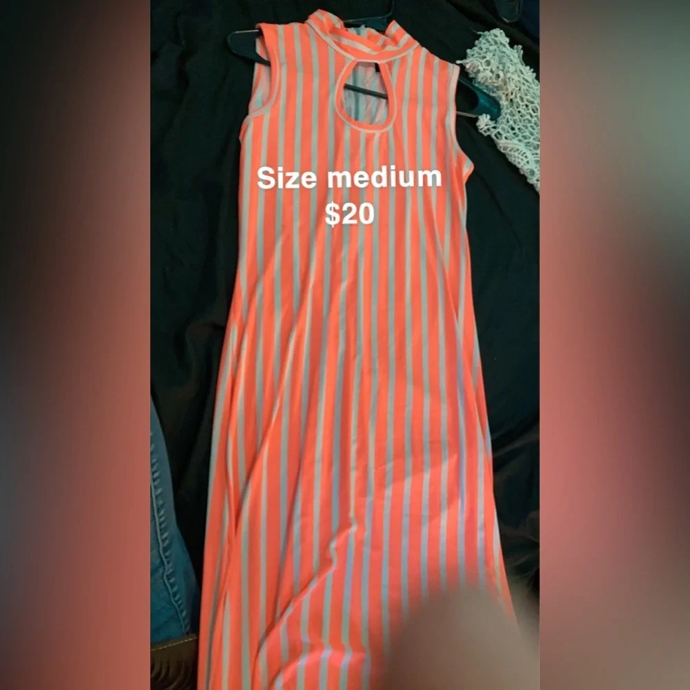 Dresses - Picture 5 of 14